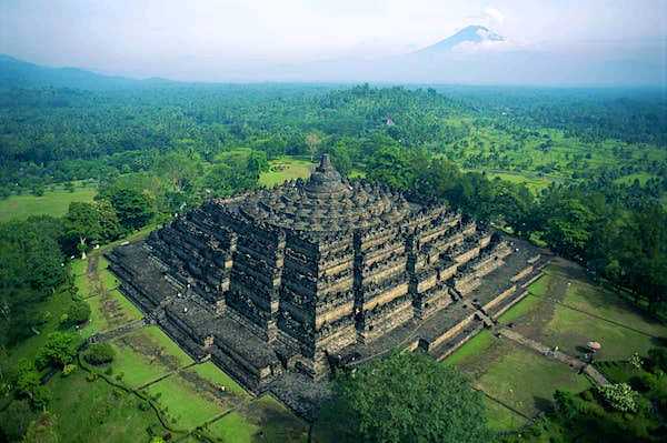 BOROBUDUR - MERAPI VOLCANO
