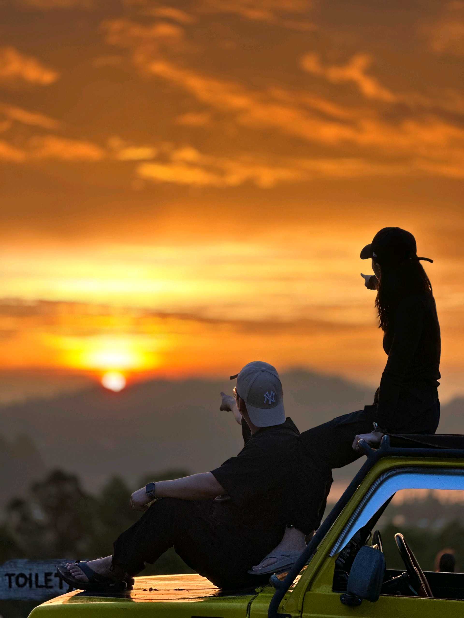 SUNRISE JEEP tour & hot spring